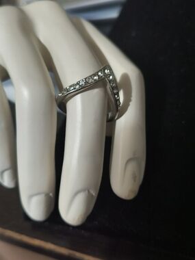 Claiborne Silver V-Shape Crystal Ring